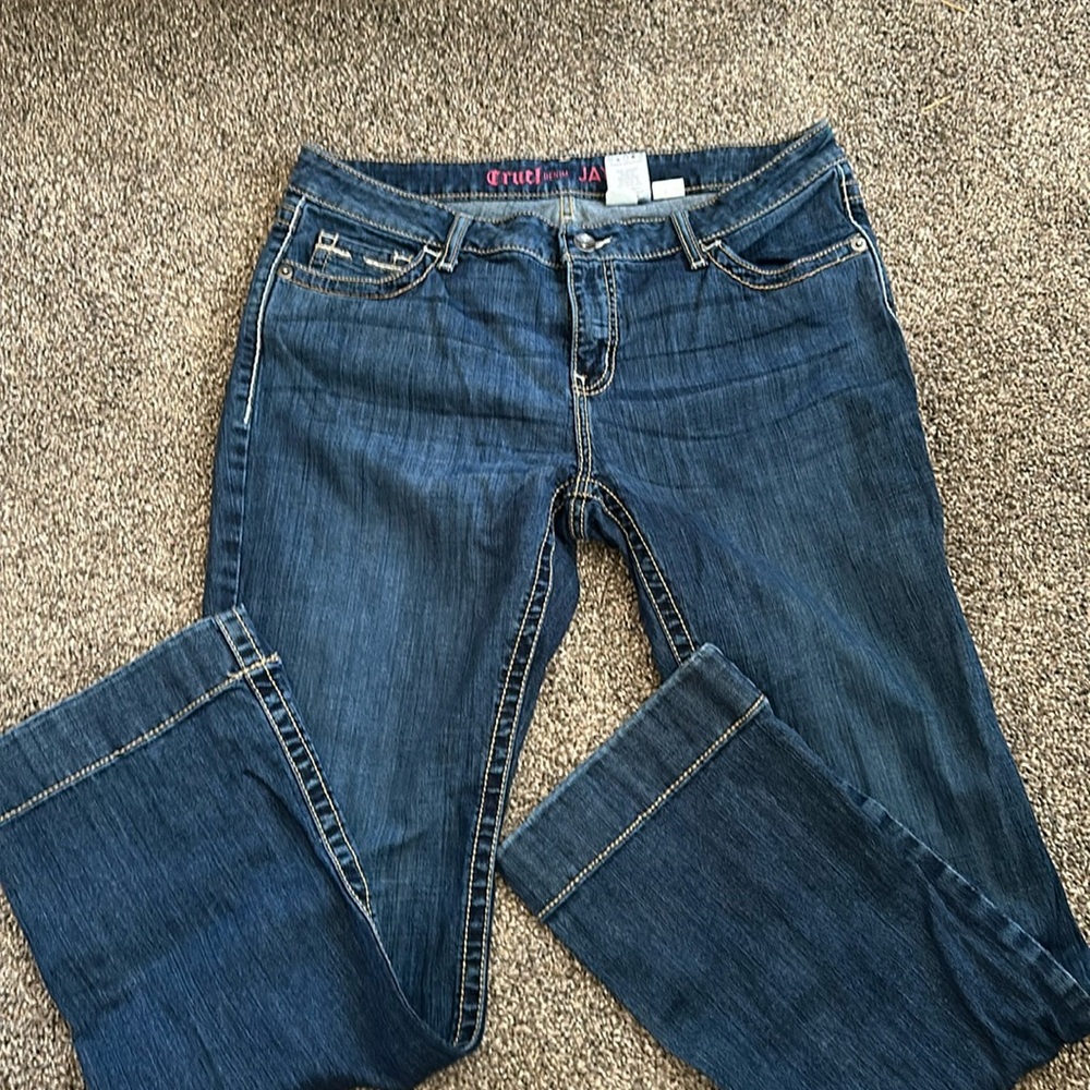 Woman’s Cruel denim jeans. Lightly worn, no wear and tear. Size 33/15R